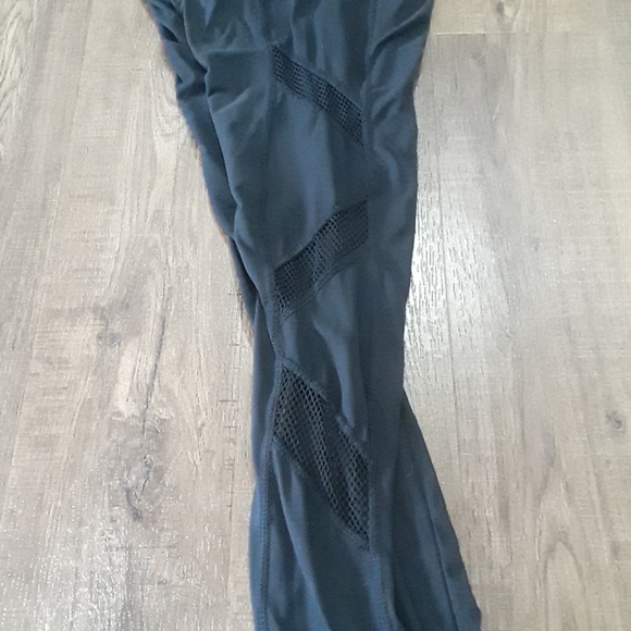 💥SALE 3/$15 Hot Kiss Leggings - Picture 3 of 6